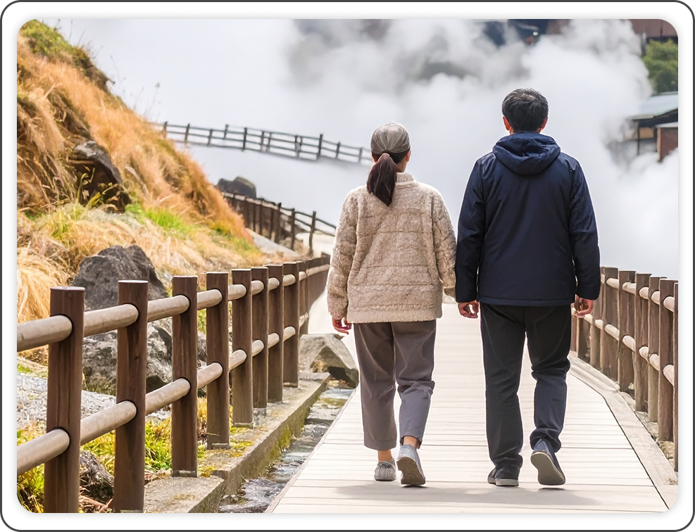温泉街を散歩する夫婦